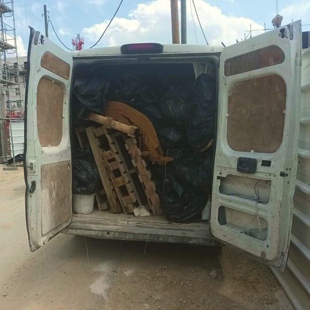 Collecte encombrants — Camion en cours d'évacuation